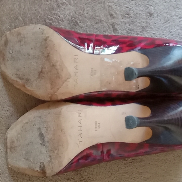 TAHARI | Red Black Patent Heel - Picture 5 of 10